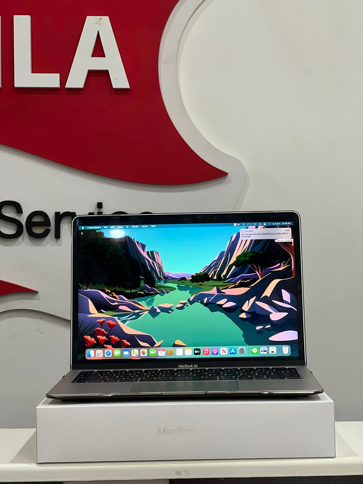 MacBook Air M1 สี Silver SSD 256 GB สภาพสวยปัง  ใช้งานน้อยมาก อุปกรณ์ครบกล่อง ประกันศูนย์เหลือ 