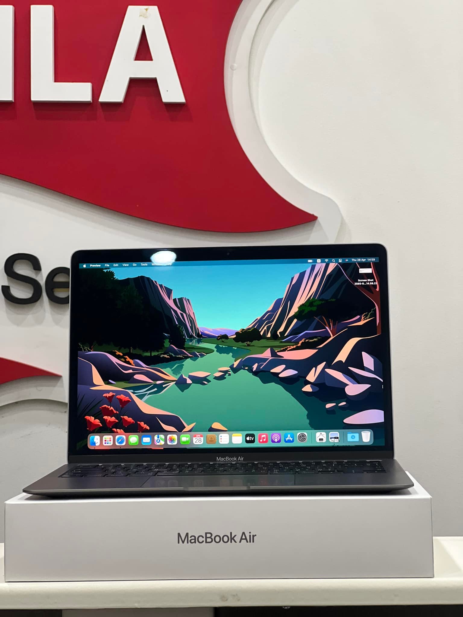 MacBook Air M1 สี Space Gray SSD 256 GB  ใช้งานน้อยมาก สภาพสวย อุปกรณ์ครบกล่อง