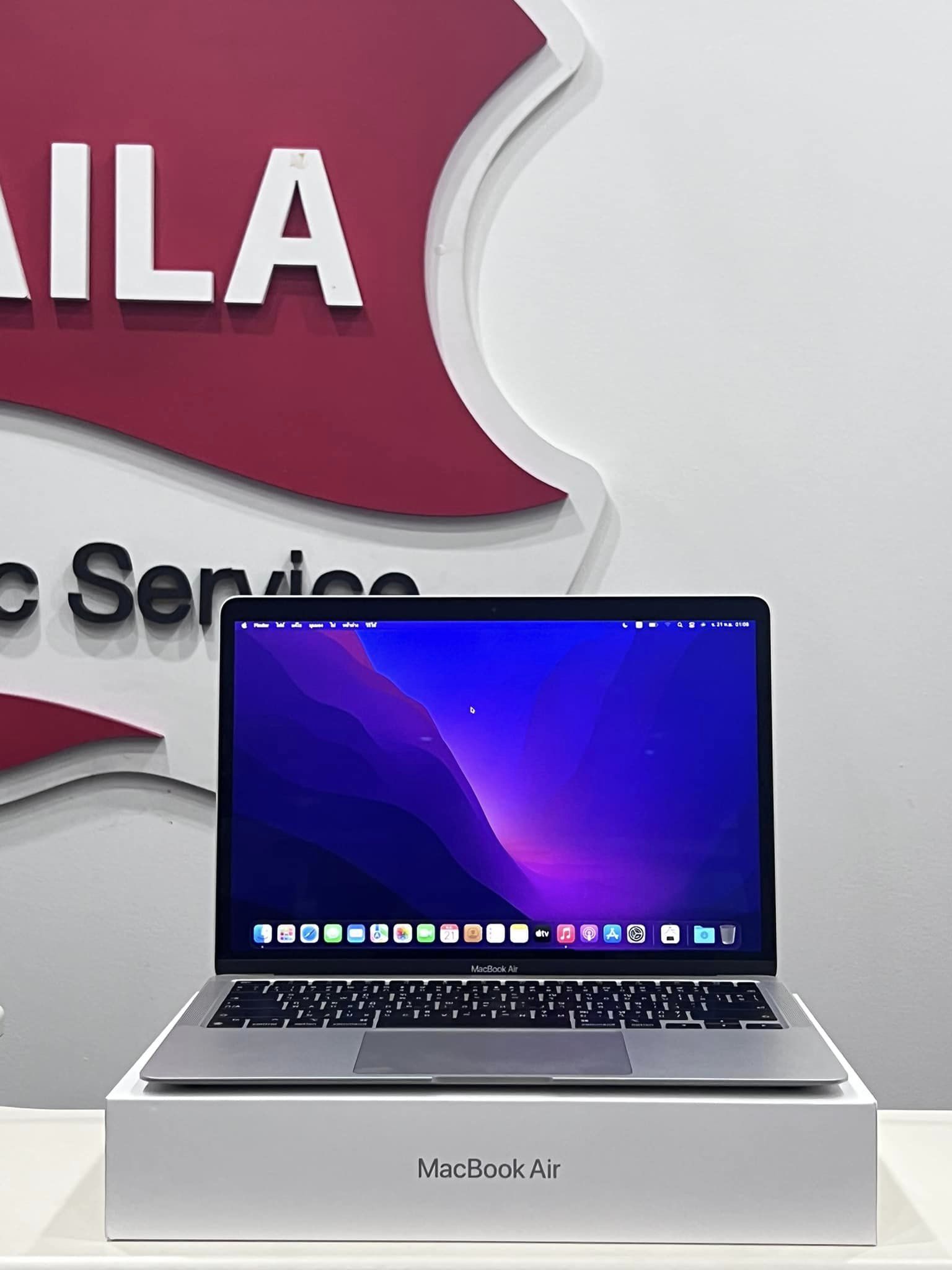 MacBook Air M1 2020  สี Silver SSD 256 GB เครื่องใหม่สภาพสวยปัง ใช้งานน้อยมาก !!!