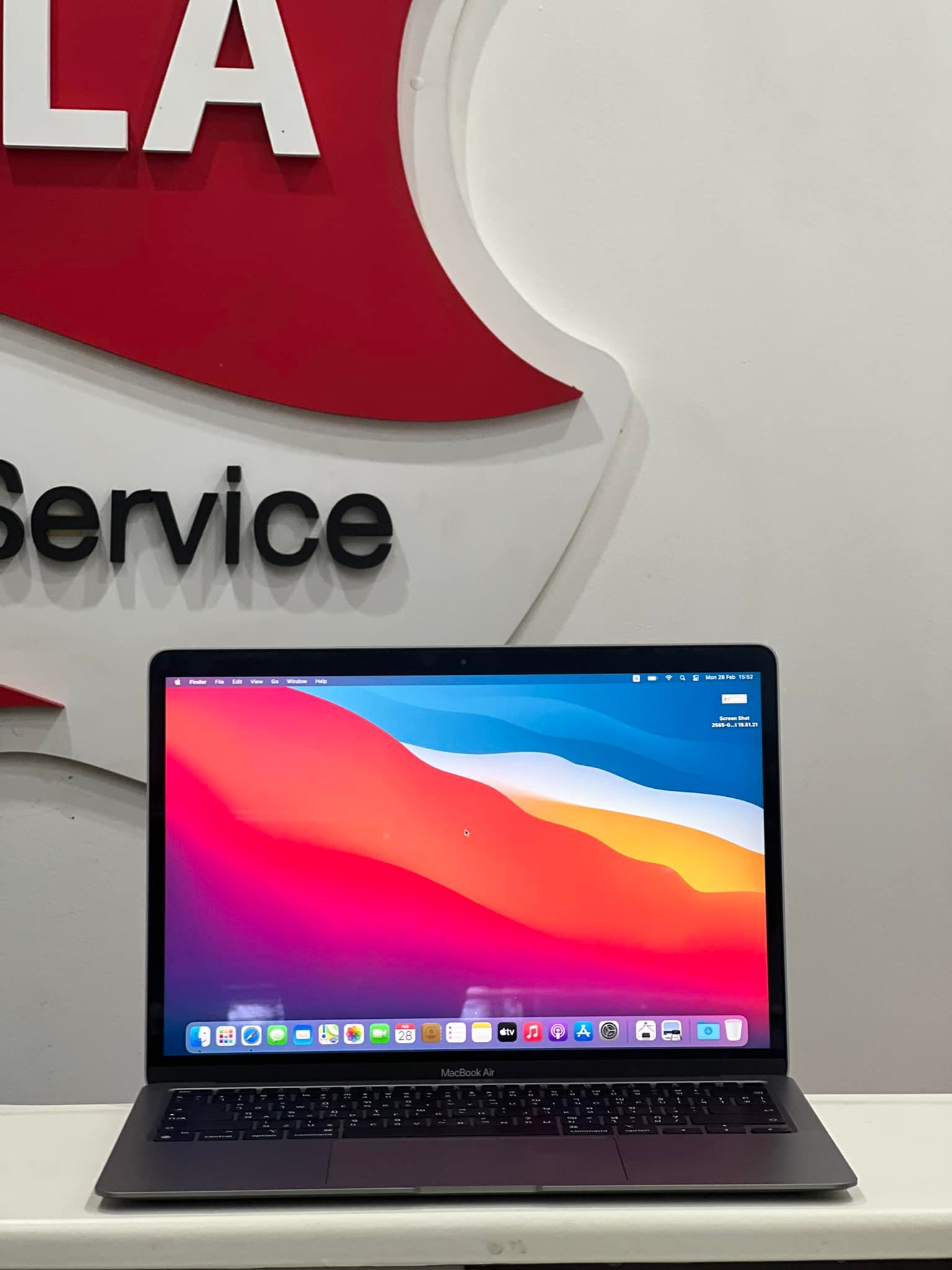 MacBook Air M1 สี Space Gray  สภาพสวยปัง ใช้งานน้อยมาก อุปกรณ์ครบกล่อง ประกันศูนย์เหลือยาวๆ