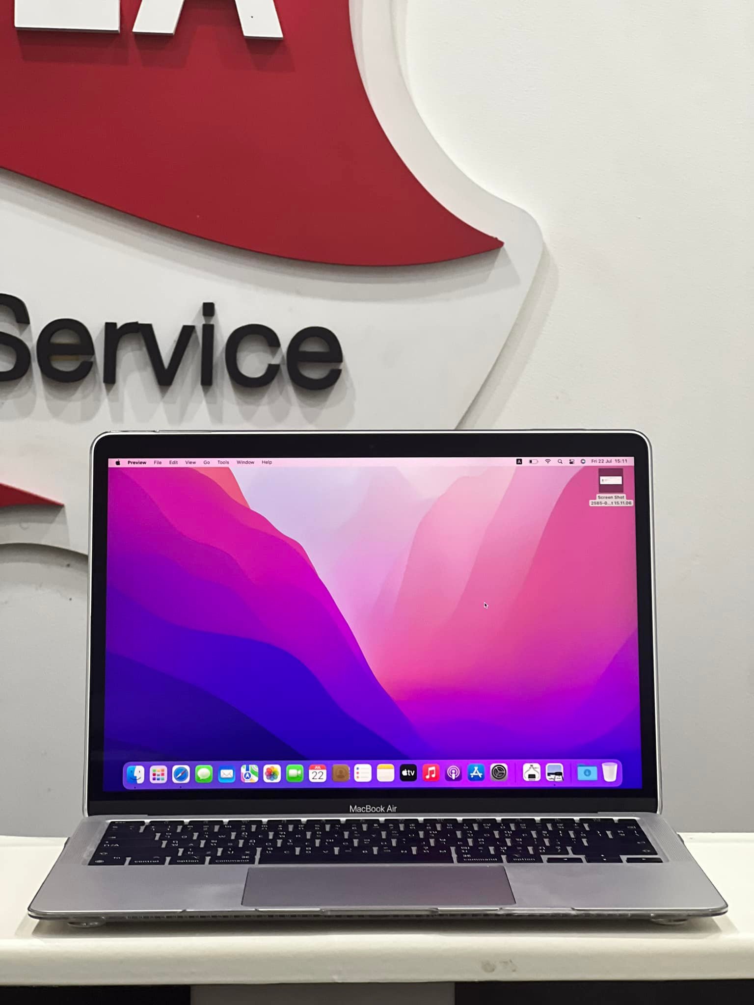 MacBook Air M1 สี Silver SSD 256 GB  ใช้งานน้อยมาก สภาพสวยสุดๆ มีประกันศูนย์เหลือ !!!