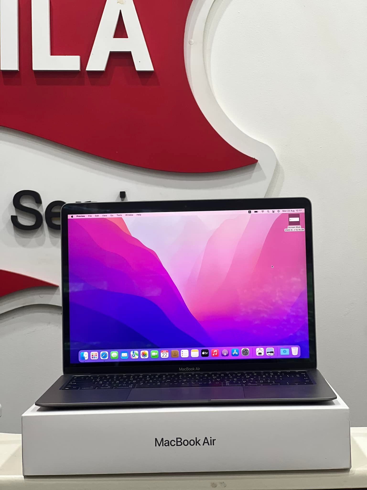 MacBook Air M1 สี Space Gray SSD 256 GB  ใช้งานน้อยมาก สภาพสวยสุดๆ มีประกันศูนย์เหลือ !!!