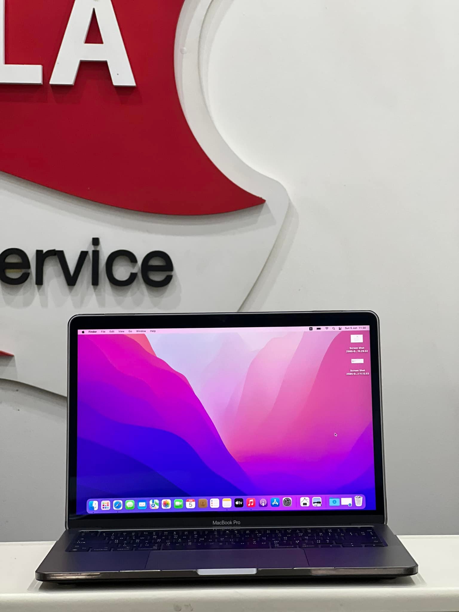 MacBook Pro M1 สี Space Gray SSD 256 GB  ใช้งานน้อยมาก สภาพสวยสุดๆ มีประกันศูนย์เหลือ 