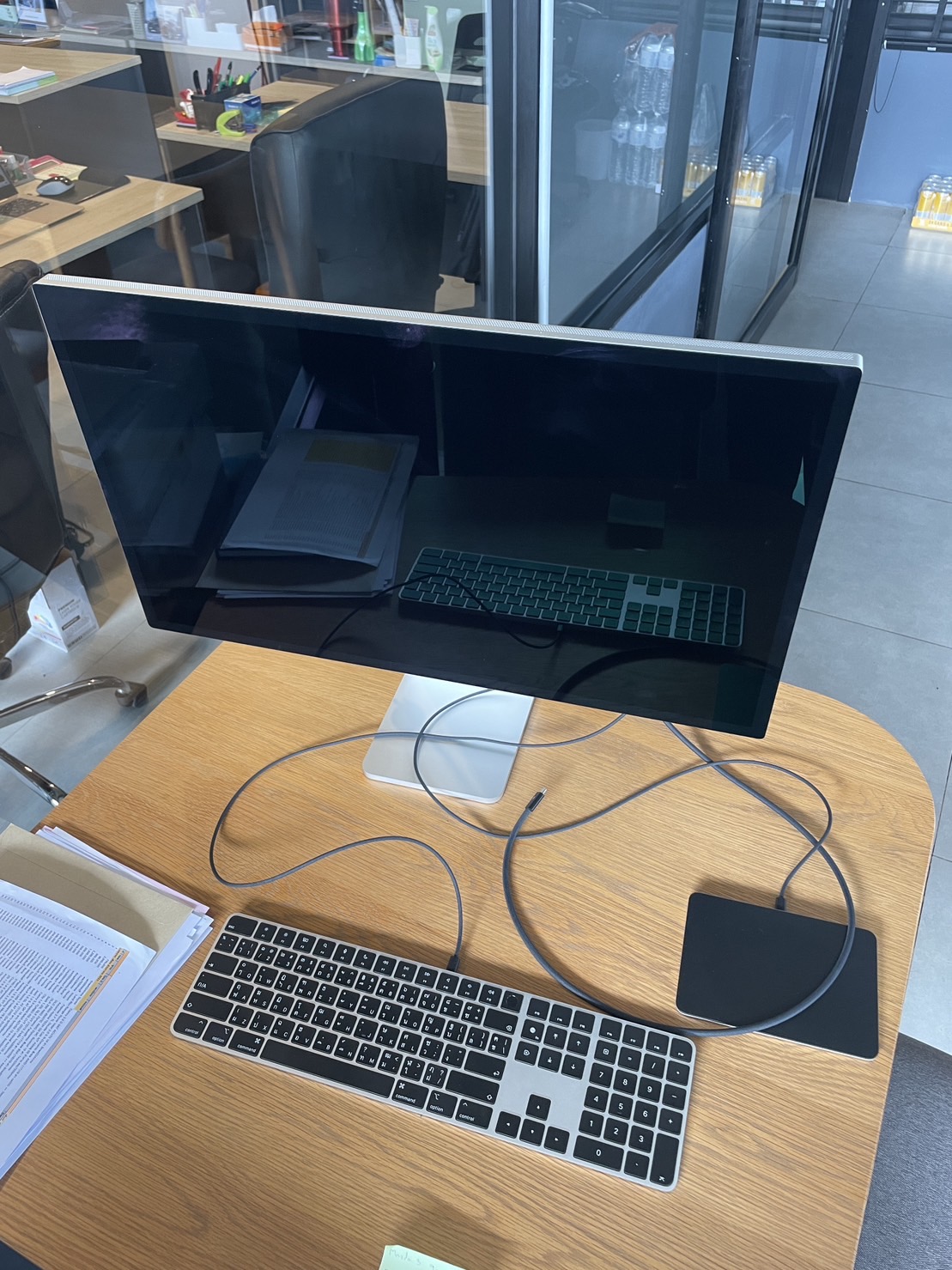 Studio Display Nano-texture AppleCare+ และฐานตั้งที่ปรับความเอียงและความสูงได้ + magic keyboard with touch id + magic trackpad